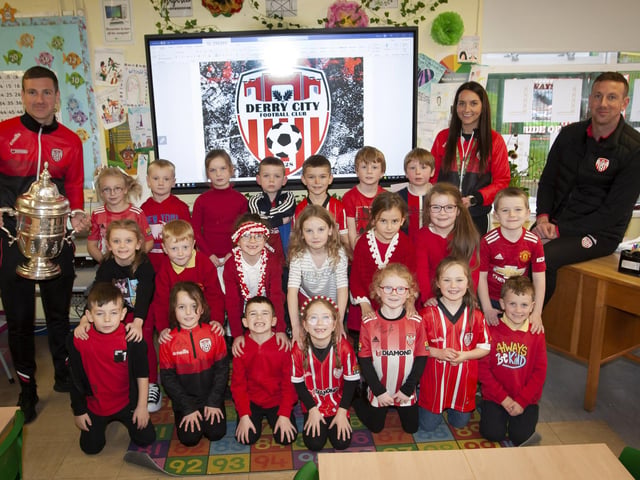 Steelstown Primary School teacher Mrs. Lynch and her P3 class welcome Shane and Patrick McEleney and the FAI cup. (Photo: Jim McCafferty)