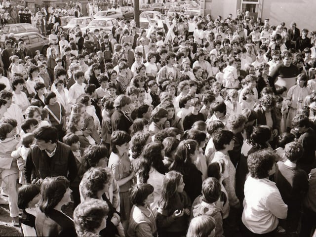Crowds in the town centre for Buncrana Live Aid.