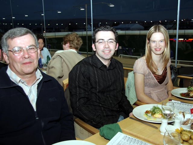 John Pickering, Stephen Pickering, Ann-Marie Pickering 0056JML : Parties and celebrations across Derry in May 2006.