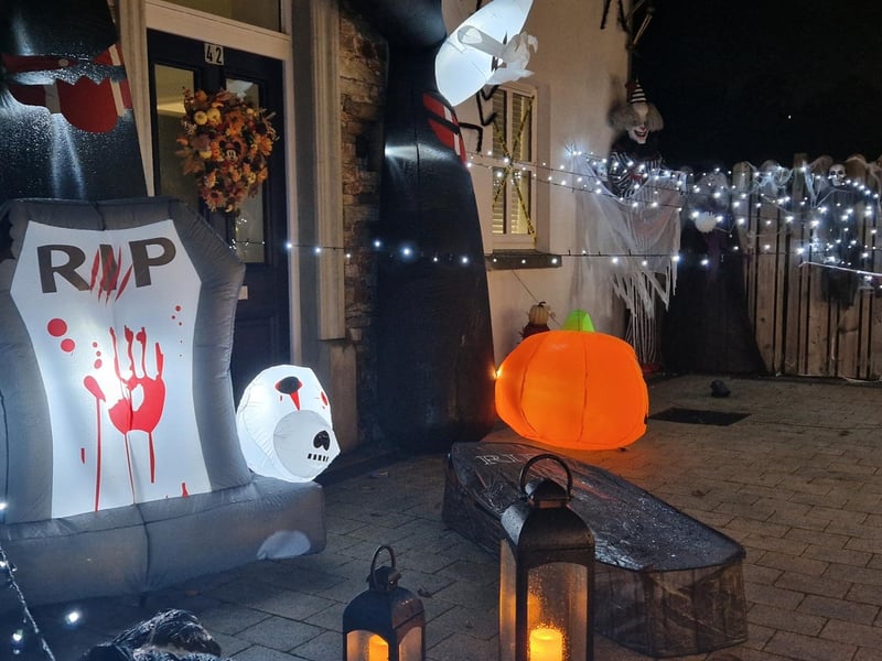 The brilliant Halloween decorations at Ivy Mead Hillocks are drawing crowds and encouraging donations to support the Northlands Addiction Centre.
