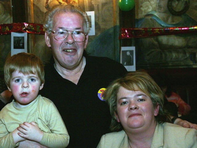 Jack Shiels, Mickey Henry, Jacqueline Shiels enjoy the birthday party at Martha's Vineyard 0007/JML