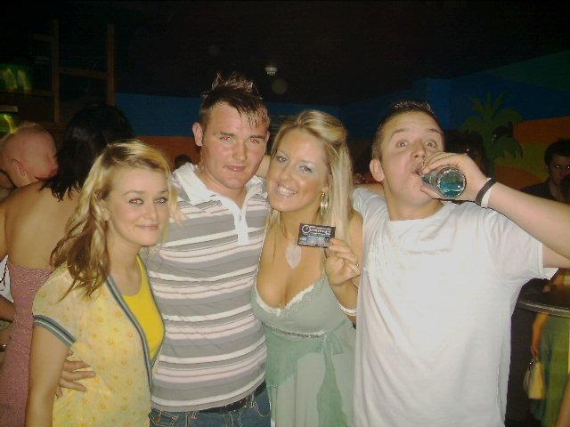 Exif-JPEG-422 : Out Last Night pictures in Derry bars in May 2005.