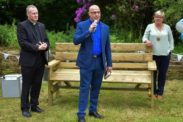 Canon David McBeth speaks at the unveiling of Life After’s memorial bench beside St Columb’s Pak House. Included in the photo are Fr Sean O’Donnell and Deputy Mayor Angela Dobbins. Photo: George Sweeney. DER2321GS - 161