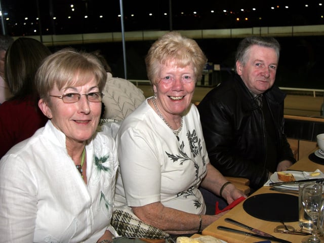 Isobel McManus, Belle Hall, Robert Ellis 0044JML : Parties and nights out in Derry and Donegal in February 2006.