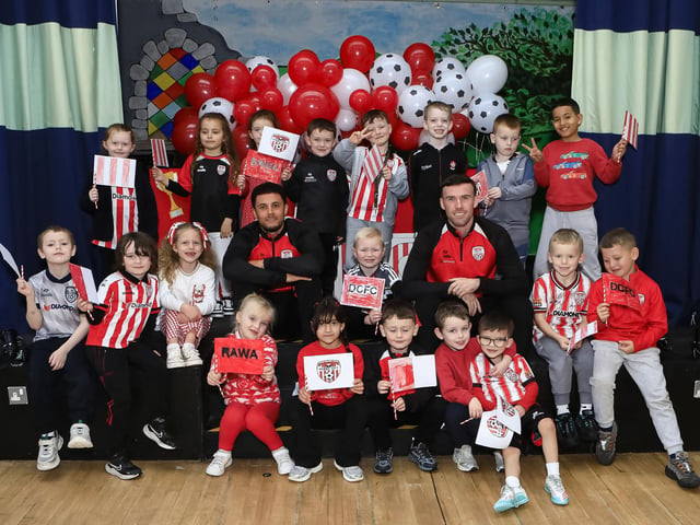 DCFC pre-Cup final visit to Longtower PS Patrick McClean and Tyler Smith. (Photo - Tom Heaney, nwpresspics)