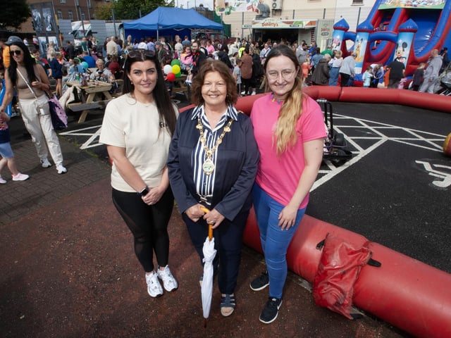 Mayor Patricia Logue pictured at Saturday's Féile 23 'Big Bog BBQ' with Bernie Ward and Angela Jackson. (Photos: Jim McCafferty Photography)
