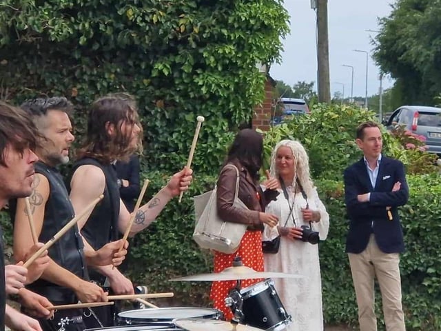 Ryan Tubridy watches on as guests arrive.