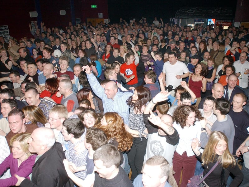 Crwods at The Undertones gig in Derry.