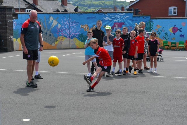 George Harkin, Derry City FC, oversees a penalty kick competition at the Long Tower Primary School Family Fun day on Friday afternoon. Photo: George Sweeney. DER2322GS – 115