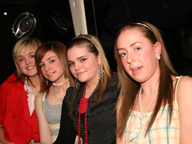 All set for the town left to right Roisin, Leann, Lindsay and Mareiad. 3652/dd : Parties in Derry in Spring 2006.