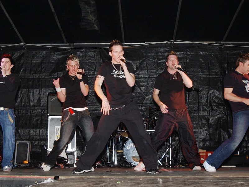 Derry's Christmas light switch-on in November 2003