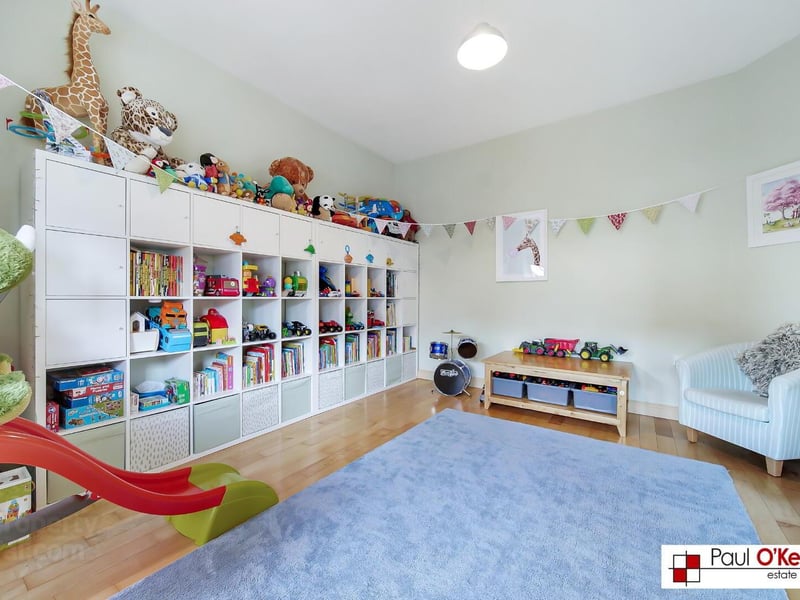 Stunning six bed, five bath property for sale in Victoria Gate