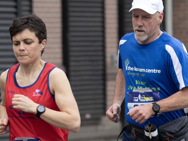 Jennifer Lynch leads her way around the course. (Photo: North West Newspix)