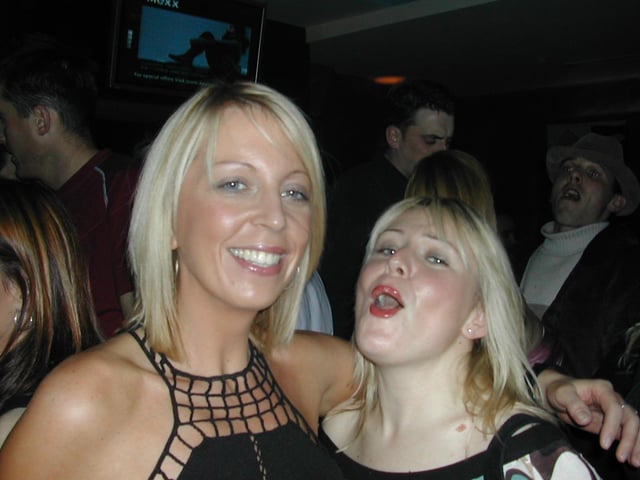 Derry people partying in Da Vinci's in November 2003