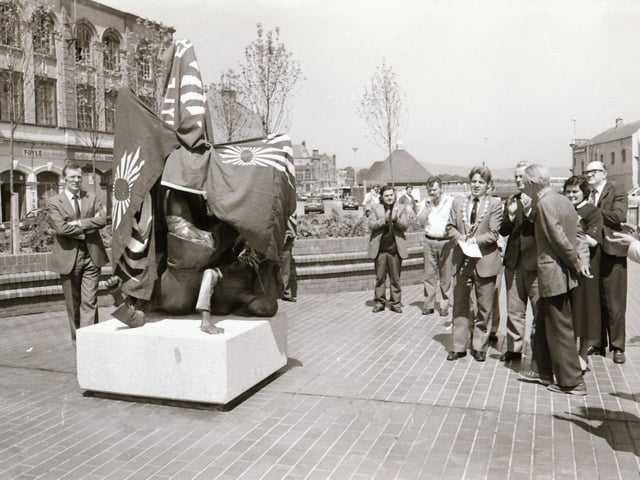 Unveiling the sculpture 'The Judo Players' at Foyle Street.