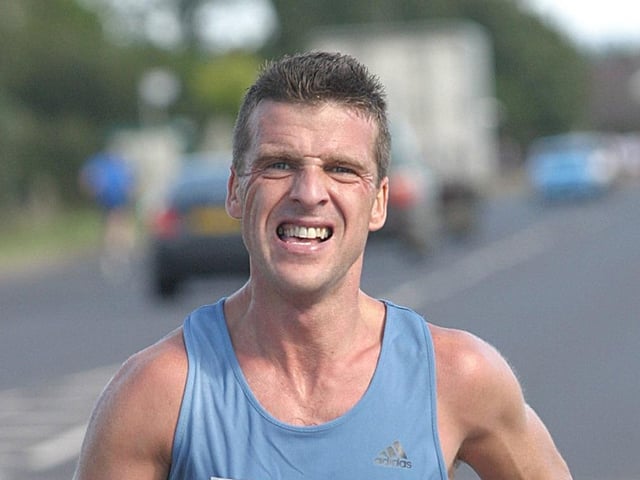 Dessie McShane, keeping a steady pace. (1609T55).:.