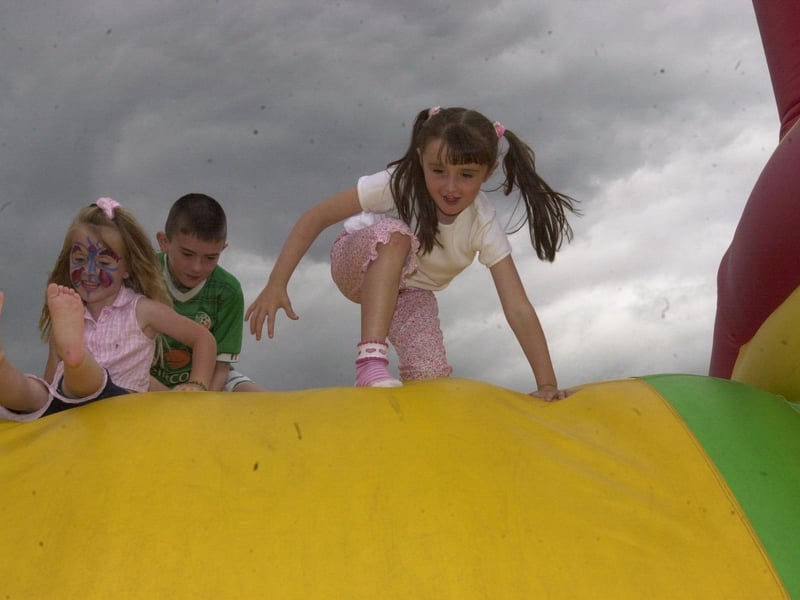 Derry youngsters enjoying summer in August 2003