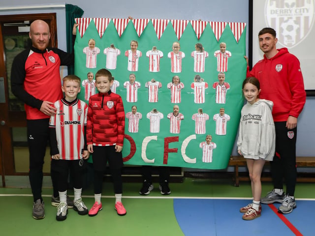 Derry City  players Gavin Whyte & Liam Boyce visiting Greenhaw PS in the run up to their IFA Cup final against Waterford. (Photo - Tom Heaney, nwpresspics) : .