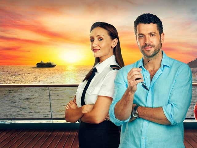 Cruise singer Jack and First Officer Kate team up to solve a murder in La Rochelle