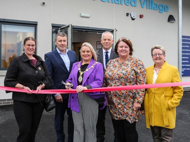 Official Opening of Waterside Shared Village: The Mayor of Derry and Strabane, Councillor Sandra Duffy, cutting the tape to officially open the Waterside Shared Village. Included, from left, are Helen Donaldson, Joint Secretariat Director, Special EU Programmes Body, Mark O’Donnell, Deputy Secretary, Housing, Urban Regeneration & Local Government, Department for Communities, John Kelpie, Chief Executive, Derry City and Strabane Council, Niree McMorris, Irish Street Youth and Community Association, and Geraldine Doherty, Hillcrest Community Trust. ©Lorcan Doherty