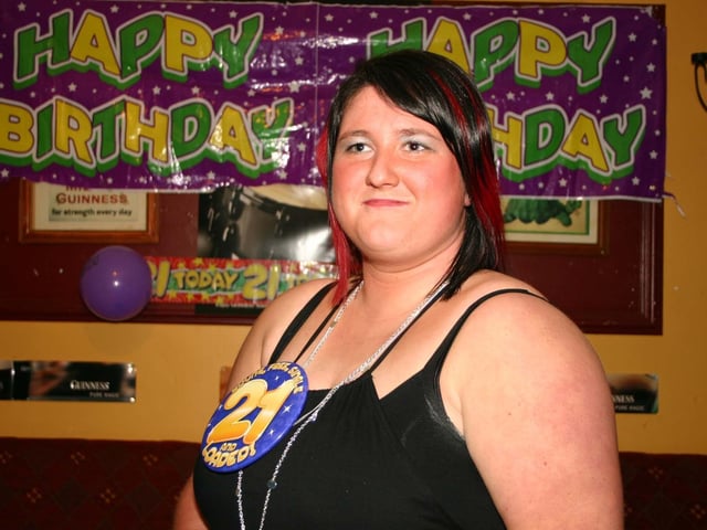Wendy O'Donnell on her 21st in the Abercorn. 3914/dd : Parties and celebrations across Derry in May 2006.