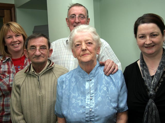 Judith Taylor, Billy Haire, Raymond Finlay, Georgie Hunt, Phyllis Kealey 0094JML : Parties and celebrations March 2006: Rosses Nelson Drive.
