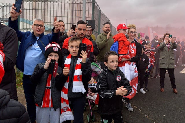 Fans gather at Brandywell Stadium on Saturday morning to give wish Derry City players and coaches good luck as they depart for Dublin ahead of tomorrow’s FAI Cup Final against Shelbourne. George Sweeney.  DER2244GS – 50
