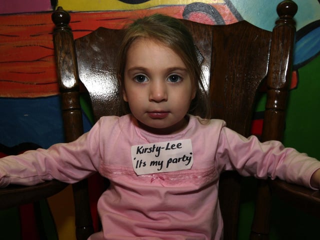 Kirsty Lee 4th birthday at Bananas.0013/JML : Parties across Derry in January 2006.