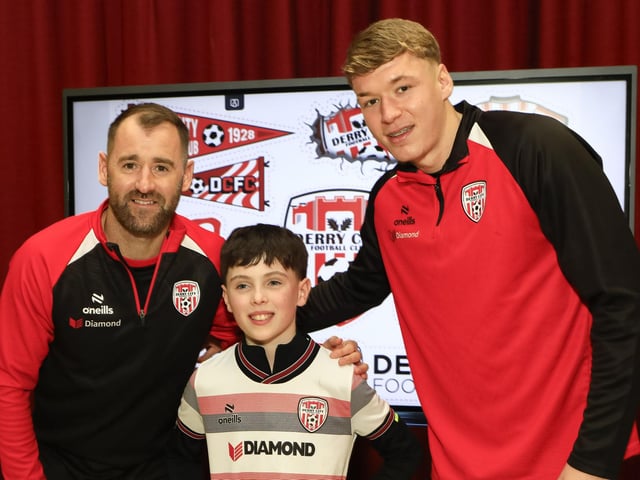 Derry City player Christy Grogan and senior coach Niall McGinn visiting St. Anne’s PS in the run up to their FAI Cup final against Waterford. (Photo - Tom Heaney, nwpresspics)