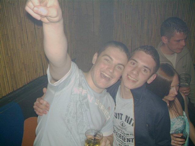 Exif-JPEG-422 : Out Last Night pictures in Derry bars in May 2005.