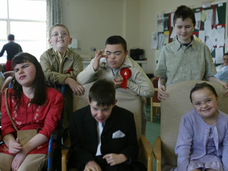 Foyleview school students who recently received the sacrement of Confirmation. In photo are (seated) Lauren McDonagh, Jordan Breslin and Toni McDermott while standing are Daniel Donnelly, Mathew harkin and Shaun O'Doherty. (0905JB01)