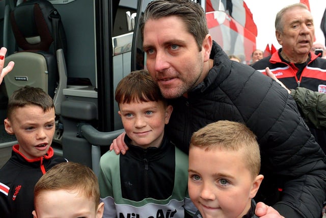 Derry City’s manager Ruaidhrí Higgins has a picture taken with fans on Saturday morning prior to the team’s departure for Dublin ahead of tomorrow’s FAI Cup Final against Shelbourne. George Sweeney.  DER2244GS – 57
