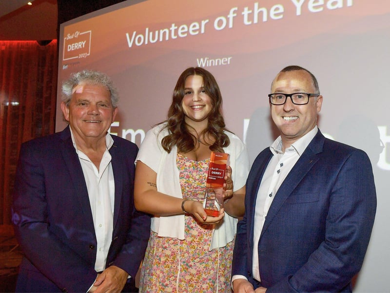 Volunteer of the Year Award winner Emer Rabbett, St Mary’s College, receives her trophy from Aidan O’Kane, Director of Production Health at Allstate, on the right, and compere Adrian Logan. Photo: George Sweeney. DER2325GS – 48