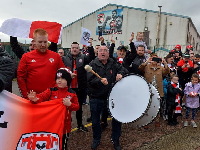Fans gather at Brandywell Stadium on Saturday morning to give wish Derry City players and coaches good luck as they depart for Dublin ahead of tomorrow’s FAI Cup Final against Shelbourne. George Sweeney.  DER2244GS – 47 