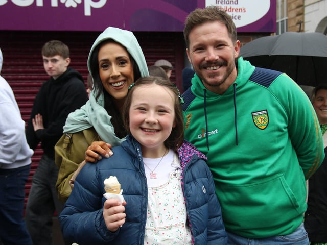 Spectators at St. Patrick’s Day Parade on Shipquay Street. (Photo - Deirdre Heaney, nwpresspics)