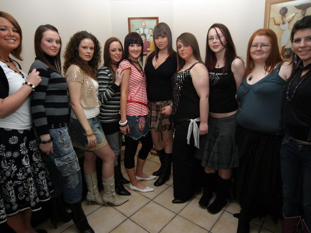 Posing for the camera with Bronagh are, Carrie, Melissa, Annmarie, Ashling, Rachel, Kelly, Rebecca, Caroline and Tara 0168JML : Parties and celebrations January 2006: Bronagh Halpenny.