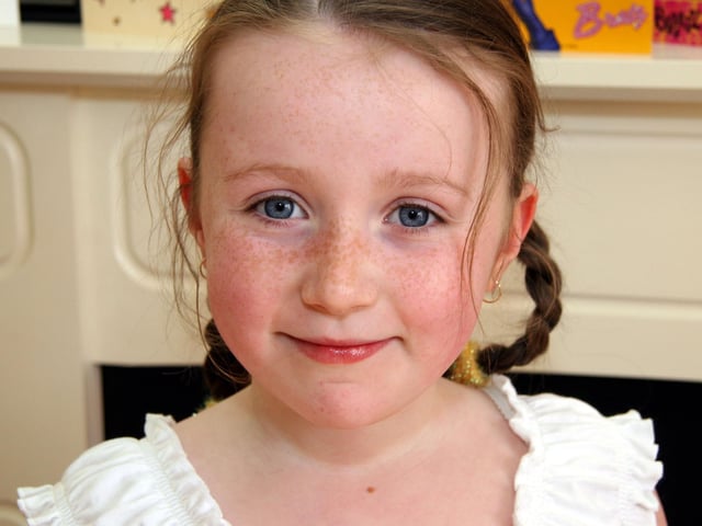 Caitlin Quigg 7th birthday at home 0001JML : Parties and celebrations April 2006: Kaitlin Quigg.