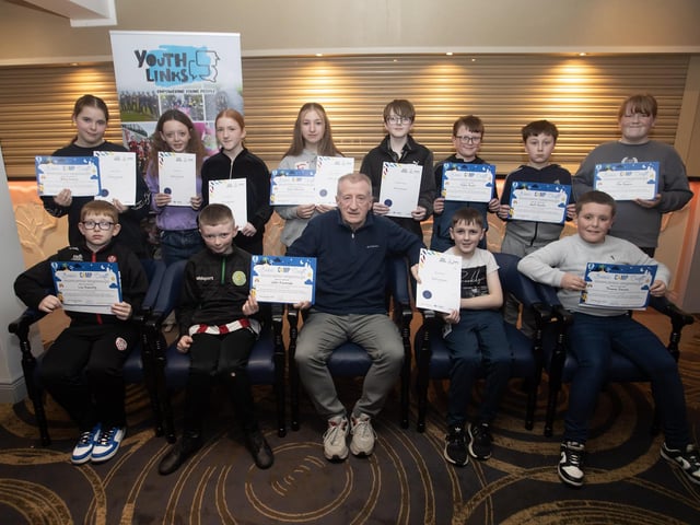 Willie Ward presenting the 'Outdoor Pursuits Awards' at Wednesday evening's Enagh Youth Forum's Certificate Presentation and Celebration Event at the White Horse Hotel, Derry.