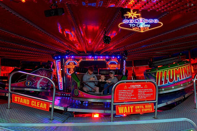 The ever popular Waltzer at Cullens Halloween Funfair in Ebrington Square. Photo: George Sweeney.  DER2243GS – 064