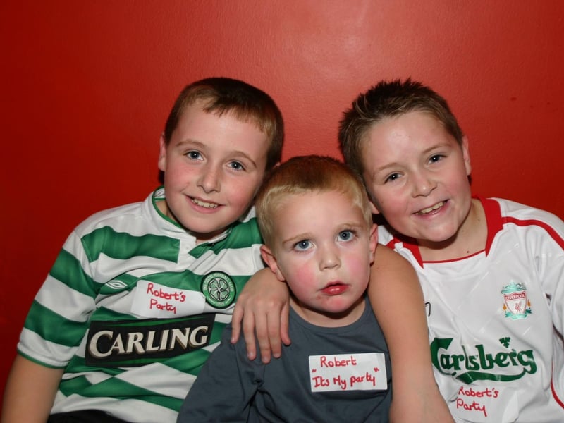 Robert with friends Sean Mc Dermott and Dylan McLaughlin at Banannas 0631 /dd : .