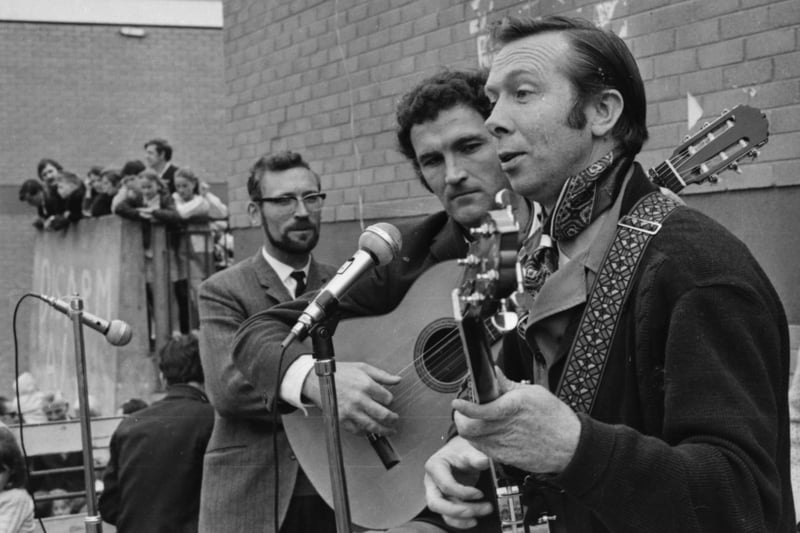 Tommy Makem and Ray Durham at the Bogside Fleadh Cheoil in August 1969.