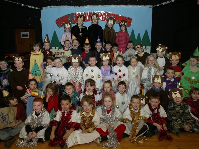 Model PS P2 and P3 pupils who are appearing in the sshools nativity play. (0912JB06):Derry nativities and Christmas shows from December 2003
