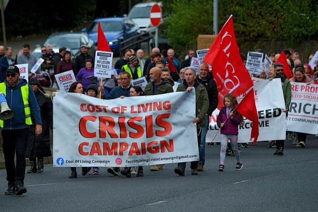 A previous Derry Against Fuel Poverty march and rally sets off along Duke Street. Photo: George Sweeney.  DER2239GS – 112