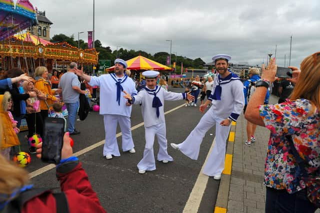 Singing sailors entertain during the Foyle Maritime Festival. Photo: George Sweeney.  DER2229GS – 057