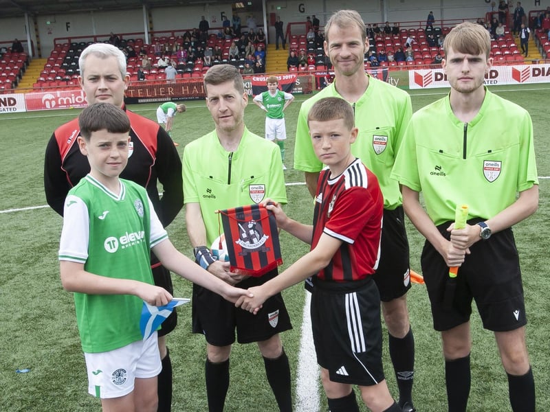 The Crusaders and Hibs captains before their teams kick off at Brandywell.