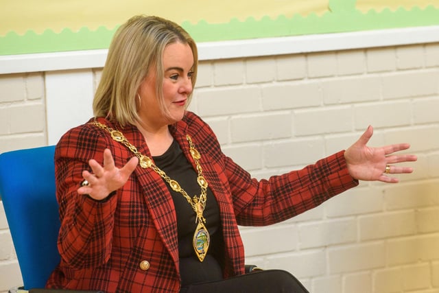 The Mayor, Councillor Sandra Duffy paid a visit to St Oliver Plunkett PS in Strathfoyle as part of Derry City and Strabane District Council’s  Local Democracy Week where she was joined by Councillor Rachal Ferguson and pupils from Primary 7. Following a series of questions and answers the children all tried the Mayoral Chain on. Picture Martin McKeown. 23.11.2:.