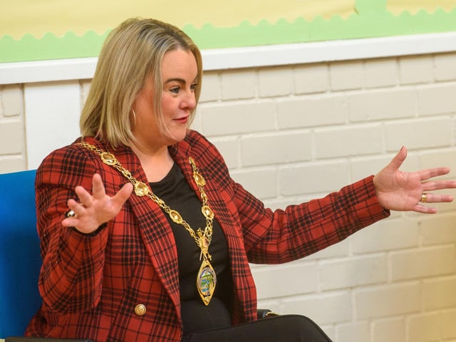 The Mayor, Councillor Sandra Duffy paid a visit to St Oliver Plunkett PS in Strathfoyle as part of Derry City and Strabane District Council’s  Local Democracy Week where she was joined by Councillor Rachal Ferguson and pupils from Primary 7. Following a series of questions and answers the children all tried the Mayoral Chain on. Picture Martin McKeown. 23.11.2:.