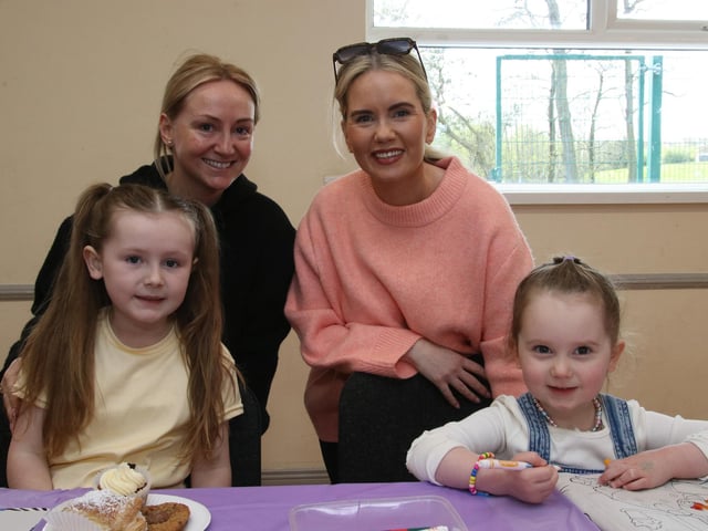 Dearbhla and Erin with daughters Zara and Aoibhí. (Photo - Deirdre Heaney, nwpresspics)