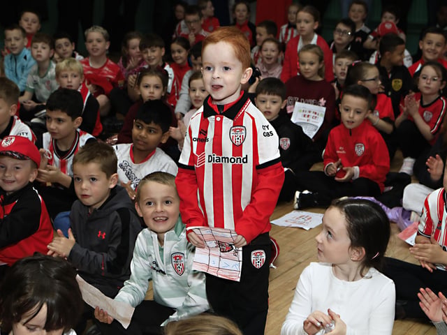 DCFC pre-Cup final visit to Longtower PS Patrick McClean and Tyler Smith. (Photo - Tom Heaney, nwpresspics)