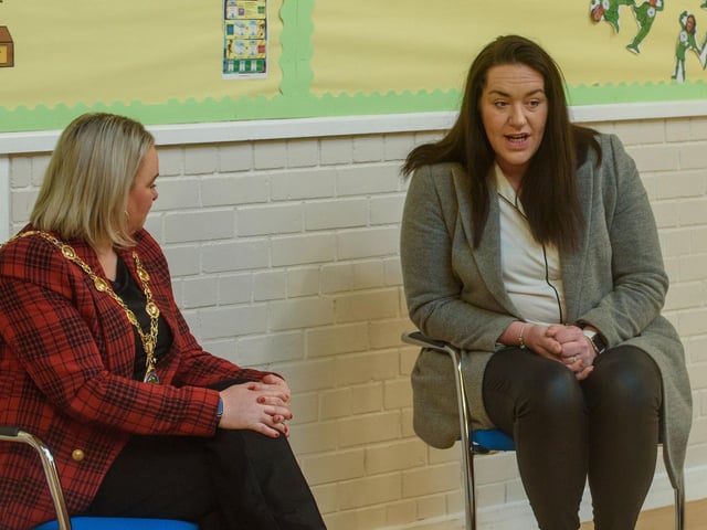 The Mayor, Councillor Sandra Duffy paid a visit to St Oliver Plunkett PS in Strathfoyle as part of Derry City and Strabane District Council’s  Local Democracy Week where she was joined by Councillor Rachal Ferguson and pupils from Primary 7. Following a series of questions and answers the children all tried the Mayoral Chain on. Picture Martin McKeown. 23.11.2:.